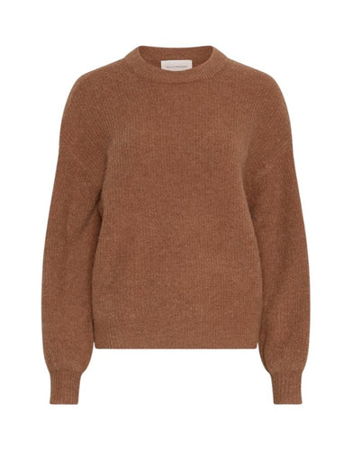 Gustel Hope Pullover in der Farbe Toasted Coconut von MSCH Copenhagen – lockerer Strickpullover mit Ballonärmeln und überschnittenen Schultern. Hergestellt aus einem weichen, wärmenden Mix aus recyceltem Polyamid, Wolle und Alpaka. Perfekt für entspannte, stilvolle Looks an kühlen Tagen.