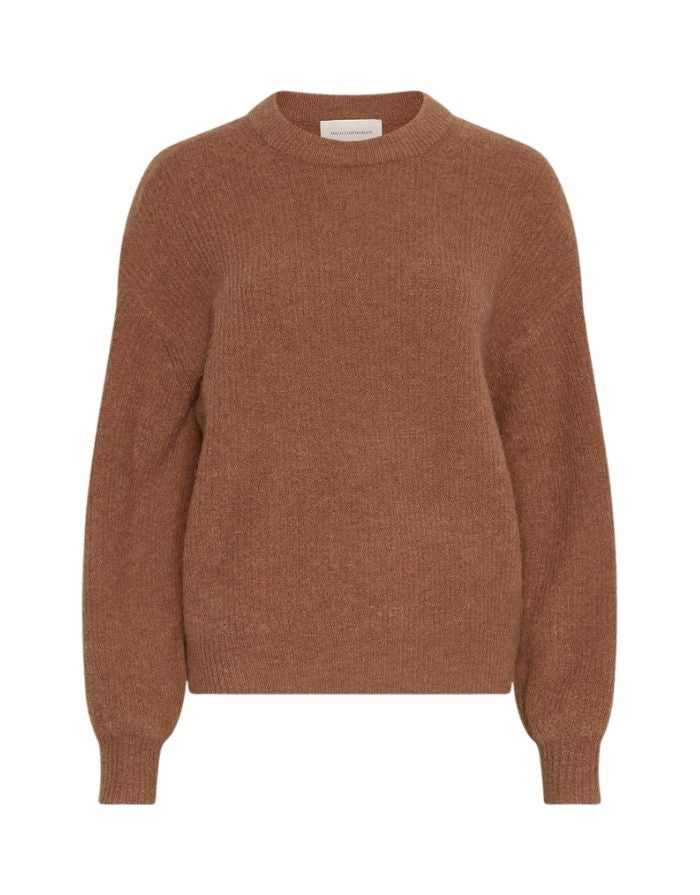 Gustel Hope Pullover in der Farbe Toasted Coconut von MSCH Copenhagen – lockerer Strickpullover mit Ballonärmeln und überschnittenen Schultern. Hergestellt aus einem weichen, wärmenden Mix aus recyceltem Polyamid, Wolle und Alpaka. Perfekt für entspannte, stilvolle Looks an kühlen Tagen.