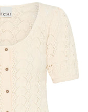 Laden Sie das Bild in den Galerie-Viewer, ICHI Cardigan Ihdaffie Birch White aus Baumwolle mit Lochstrick, Knopfleiste und gewelltem Saum.
