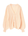 Gina Tricot Oversize Strickjacke Bellini in Pfirsich mit V-Ausschnitt und Knopfleiste.