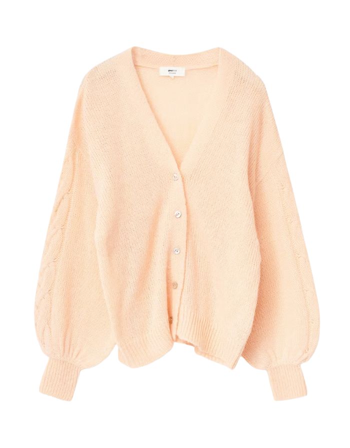 Gina Tricot Oversize Strickjacke Bellini in Pfirsich mit V-Ausschnitt und Knopfleiste.