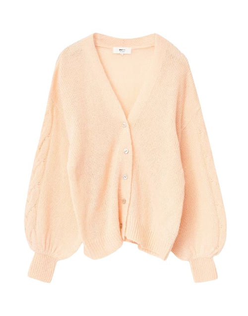 Gina Tricot Oversize Strickjacke Bellini in Pfirsich mit V-Ausschnitt und Knopfleiste.
