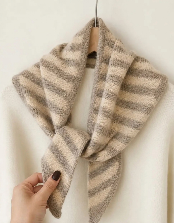 Lineta gestricktes Dreieckstuch in Taupe Beige mit Streifenmuster aus Acryl-Woll-Mischung