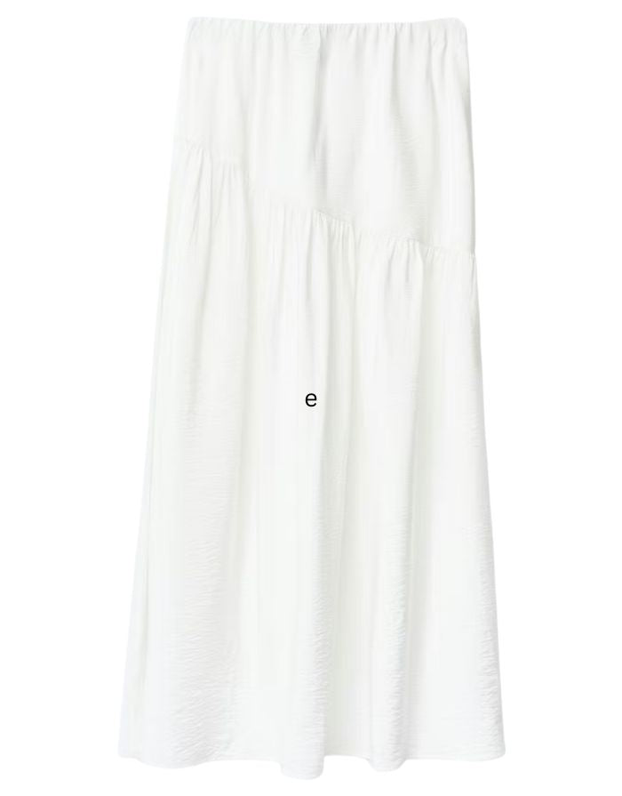 Gina Tricot Maxirock in Offwhite mit elastischem Bund und dekorativem schrägem Saum.