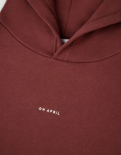 Laden Sie das Bild in den Galerie-Viewer, Boyfriend Hoodie Cherrywood von OH APRIL – gemütlicher Oversized Schnitt
