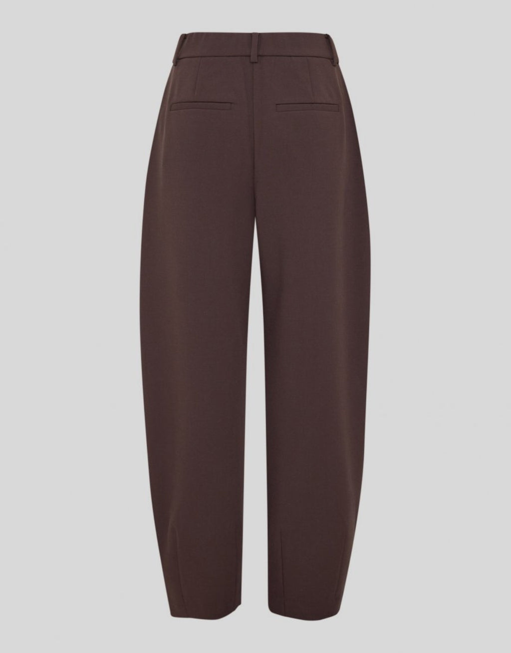Dunkelbraune Macy Michelle HW Barrel Hose von MSCH Copenhagen mit hoher Taille, knöchellanger Silhouette und moderner, geschwungener Beinform. von hinten