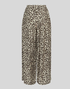 Kalani Vlora HW Hose Humus Leo von MSCH Copenhagen – locker geschnittene Hose mit Leo-Print aus nachhaltiger LENZING™ ECOVERO™-Viskose, hohe Taille, weites Bein.
