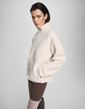 Laden Sie das Bild in den Galerie-Viewer, MSCH Copenhagen Teddy Jacke Letha in Fog – lockere Damenjacke mit Reißverschluss
