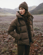 Laden Sie das Bild in den Galerie-Viewer, MSCH Copenhagen Jacke Pavinaria Short in Slate Black – kurze Winterjacke
