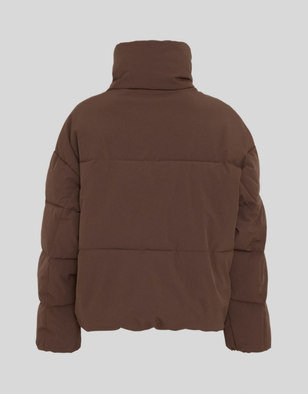 Braune wattierte Jacke Refron von MSCH Copenhagen in Hot Fudge mit kurzer Bomber-Silhouette, hohem Stehkragen und Reißverschluss hinten