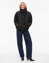 Laden Sie das Bild in den Galerie-Viewer, VILA Vibumble Puffer Jacke Black Beauty – gesteppte Winterjacke in Schwarz
