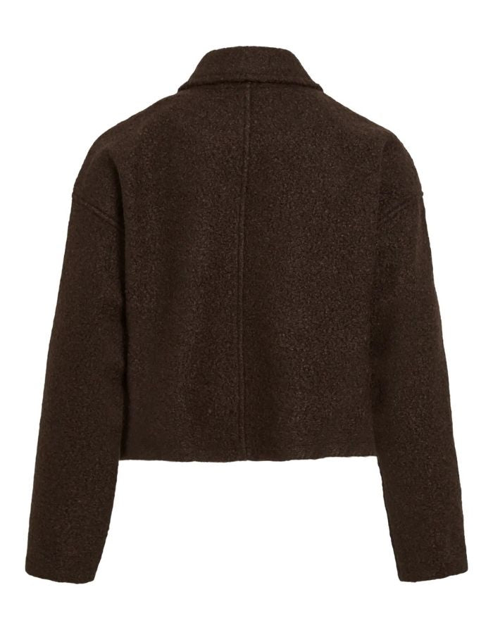  VILA Vijadas Jacke in Coffee Bean mit Reißverschluss, Hemdkragen und weicher Terry-Struktur.