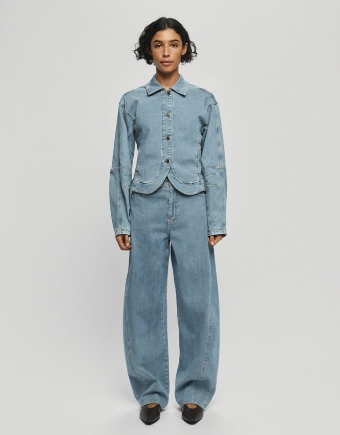 MSCH Copenhagen Barrel Jeans Kobane Tua Light Blue Wash mit High Waist und leicht barrel-förmigem Bein.