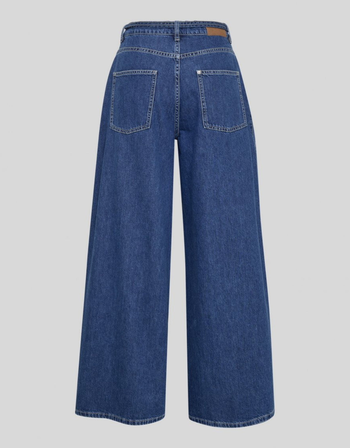 Mittelblaue Loa Lis Boxy Wide Jeans Long von MSCH Copenhagen aus Baumwolle mit hoher Taille, lockerer Passform, langen weiten Beinen und klassischen Jeanstaschen von hinten