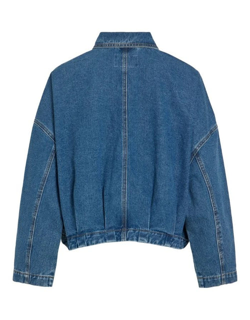 VILA Vipaige Viral Jeansjacke in Medium Blue Denim aus Baumwolle mit Reißverschluss und klassischem Hemdkragen.