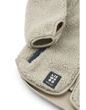 Laden Sie das Bild in den Galerie-Viewer, Liewood Nolan Fleecejacke Mist mit Stehkragen, Reißverschluss und Taschen aus recyceltem Polyester.
