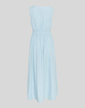 Laden Sie das Bild in den Galerie-Viewer,  MSCH Copenhagen Kleid Daria SL V Summer Song Melange in Blau mit V-Ausschnitt und Knopfleiste.
