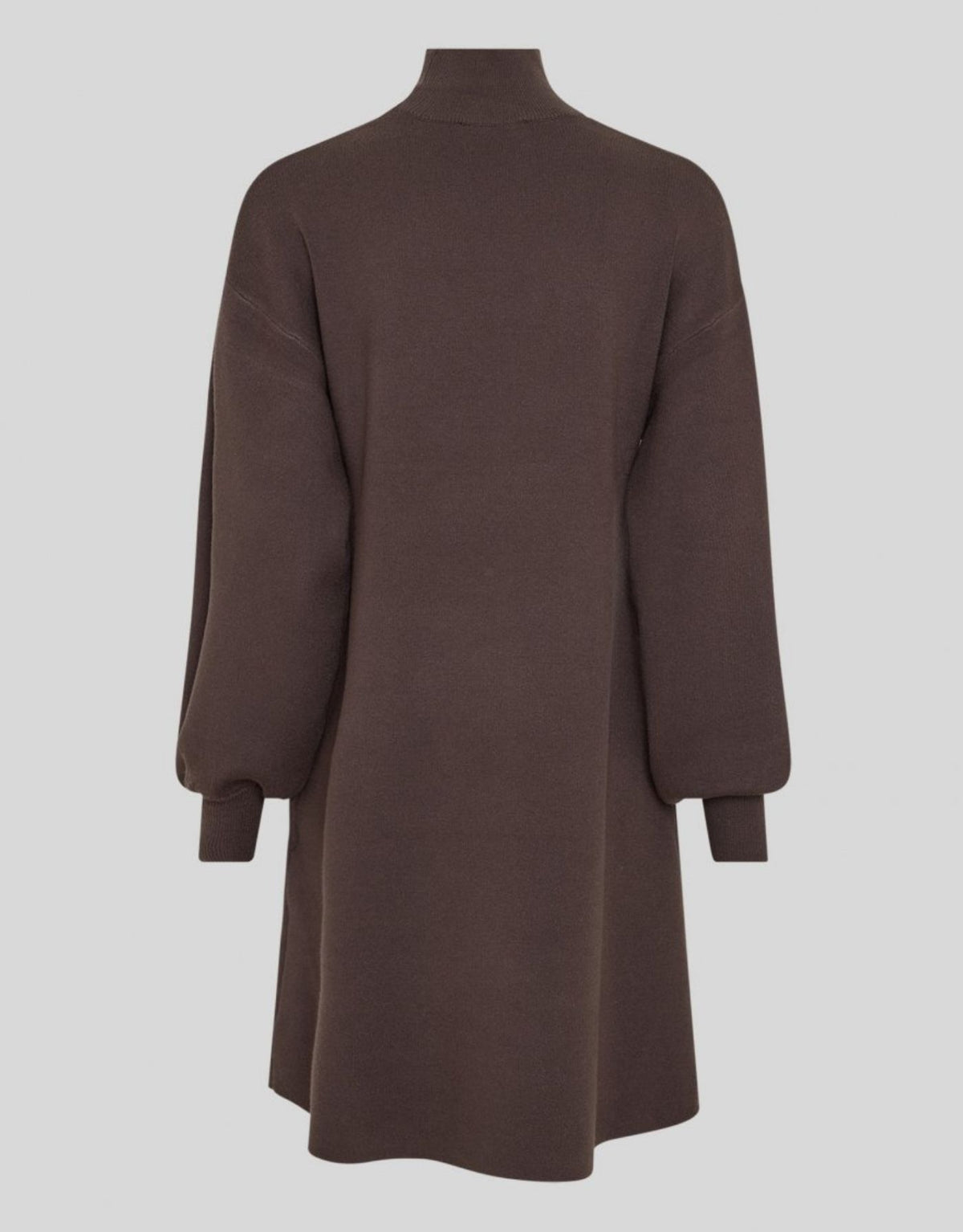 Braunes Strickkleid Mercy East M von MSCH Copenhagen in Delicioso mit hohem Kragen, Ballonärmeln und gerader Midi-Passform.