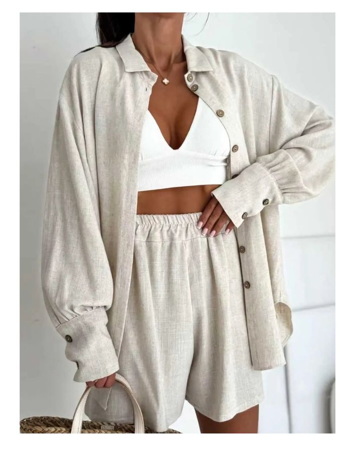 Zweiteiliges Hemd- und Shorts-Set von Estée Brown in Beige mit leichter Leinenoptik und lockerer Passform.