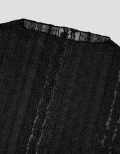 Laden Sie das Bild in den Galerie-Viewer, OH APRIL Longsleeve Zahara Lace Black – figurbetontes Spitzen-Longsleeve mit Trompetenärmeln.
