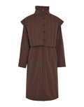 Dunkelbraune Jacke Aussi von MSCH Copenhagen in Hot Fudge mit leichter Wattierung, hohem Stehkragen und abnehmbarer gesteppter Weste.