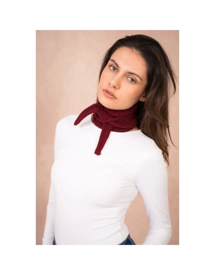 Mini Sophie Scarf – kleiner, weicher Schal aus Kaschmir, Merinowolle, Viskose und recyceltem Polyamid, hergestellt in Italien, vielseitig tragbar und warm.