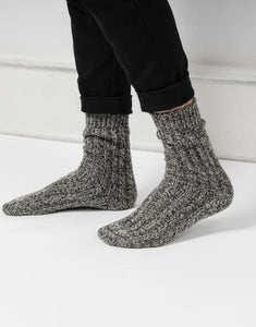 Norweger Socken Grau/Schwarz von Snocks – warme Wollsocken mit Norweger-Muster, ohne einschneidenden Bund, gemütlich und hautfreundlich