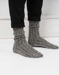 Norweger Socken Grau/Schwarz von Snocks – warme Wollsocken mit Norweger-Muster, ohne einschneidenden Bund, gemütlich und hautfreundlich