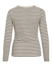 Laden Sie das Bild in den Galerie-Viewer,  VILA Shirt Viameline O-Neck in Birch/Black, geripptes Basic mit O-Ausschnitt.

