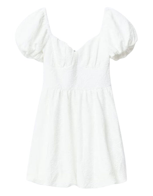 Gina Tricot weißes Kleid mit Puffärmeln, gestickten Details und definierter Taille.