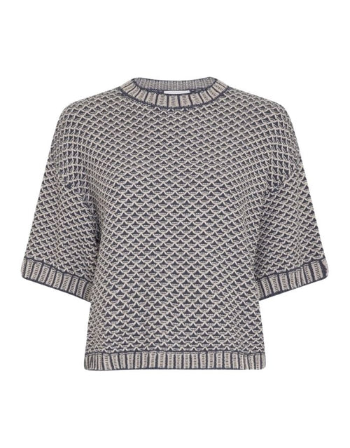 Blau-beiger Pullover Catina Pilla 2/4 von MSCH Copenhagen in India Ink/Oat mit grafischem Strickmuster und kurzen Ärmeln.