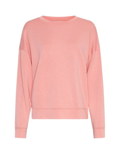 Ima Q Pullover Strawberry Ice von MSCH Copenhagen in weichem Rosé, mit rundem Halsausschnitt, überschnittenen Schultern und lockeren Ärmeln, aus LENZING™ ECOVERO™-Viskosemix – moderner, bequemer Alltags-Pullover