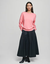 Laden Sie das Bild in den Galerie-Viewer, Sweatshirt Ima Q I Strawberry Ice
