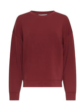 Laden Sie das Bild in den Galerie-Viewer, Ima Q Pullover Syrah von MSCH Copenhagen, mit rundem Halsausschnitt, überschnittenen Schultern und lockeren Ärmeln, aus LENZING™ ECOVERO™-Viskosemix – moderner, bequemer Alltags-Pullover
