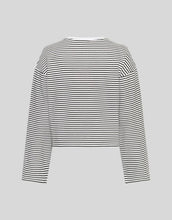 Laden Sie das Bild in den Galerie-Viewer, MSCH Copenhagen Pullover Krestiane Stripe in Egret und Black mit Rundhalsausschnitt und relaxed Fit.
