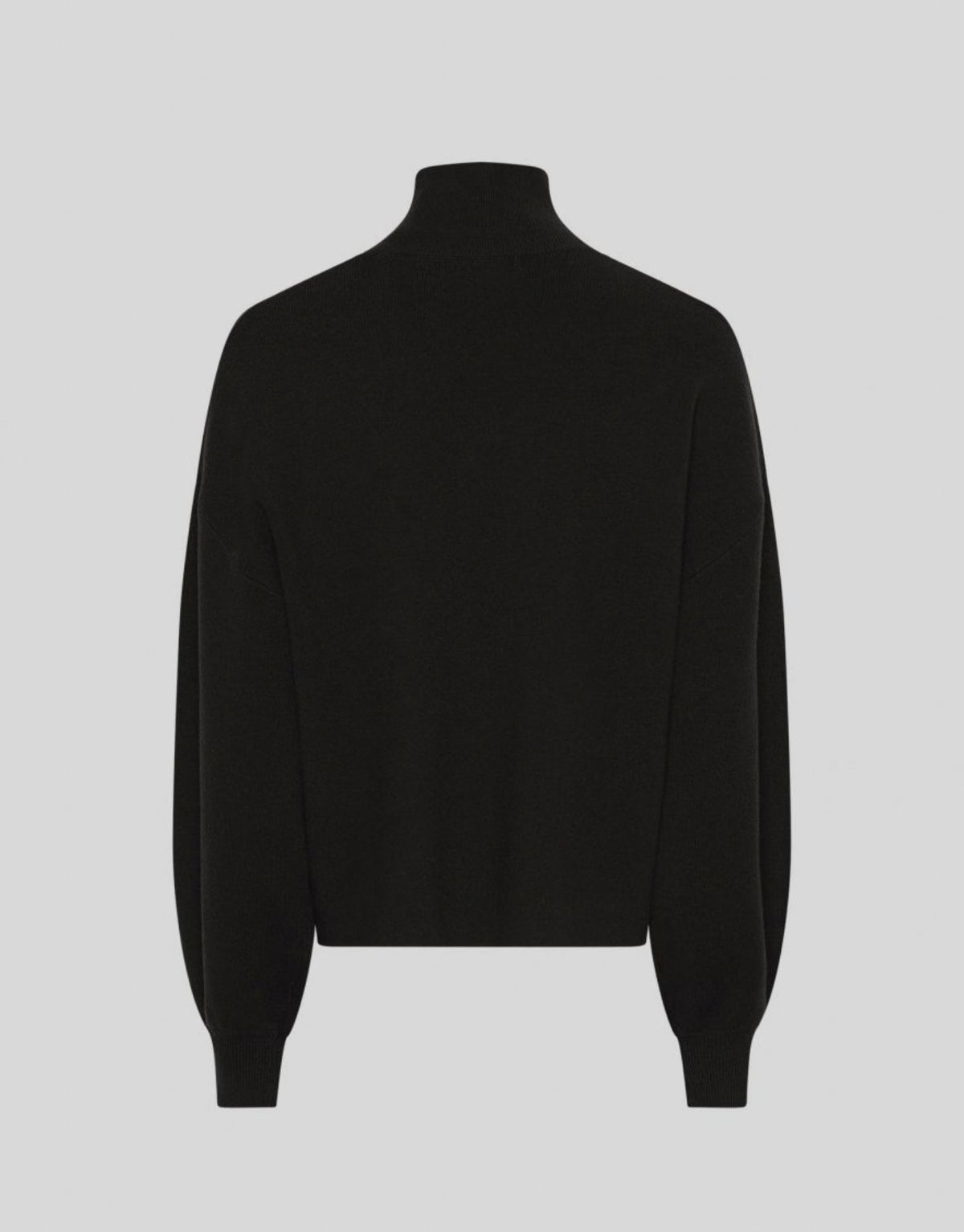 Schwarzer Strickpullover Mercy East von MSCH Copenhagen mit hohem Kragen, leicht weiten Ärmeln und gerippten Abschlüssen hinten