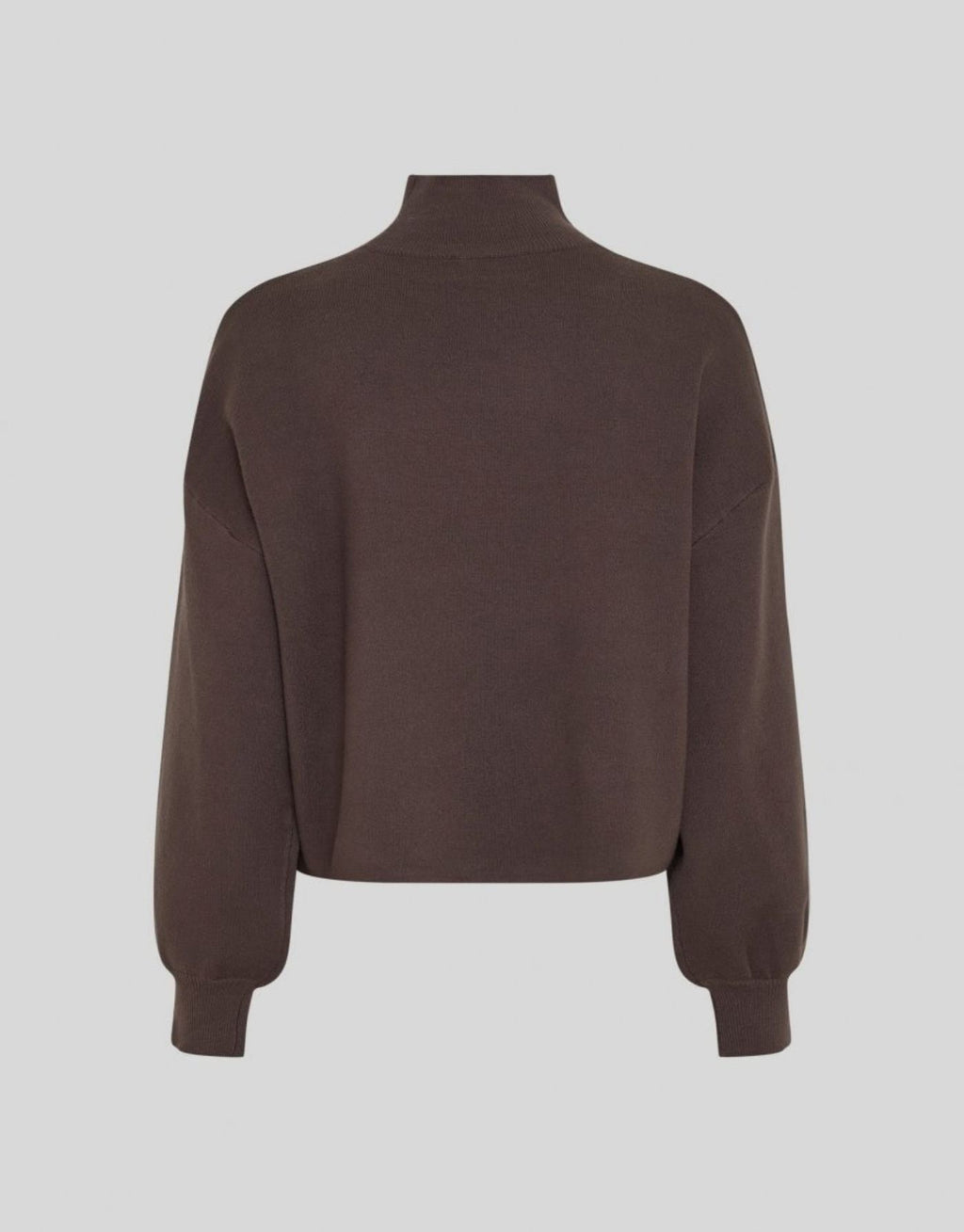 Brauner Strickpullover Mercy East von MSCH Copenhagen in Delicioso mit hohem Kragen, leicht weiten Ärmeln und gerippten Abschlüssen.