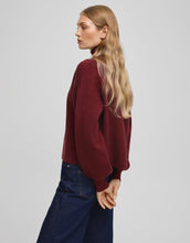 Laden Sie das Bild in den Galerie-Viewer, MSCH Copenhagen Pullover Mercy East M in Syrah – Strickpullover mit hohem Kragen
