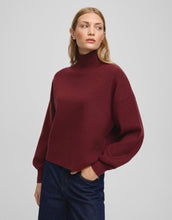 Laden Sie das Bild in den Galerie-Viewer, MSCH Copenhagen Pullover Mercy East M in Syrah – Strickpullover mit hohem Kragen
