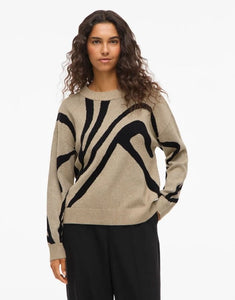 Pullover Vitif Knit von VILA in Natural Melange Black/Animal mit Jacquard-Muster, Halterneck und überschnittenen Schultern