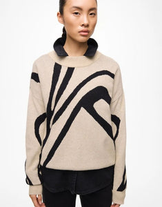 Pullover Vitif Knit von VILA in Natural Melange Black/Animal mit Jacquard-Muster, Halterneck und überschnittenen Schultern