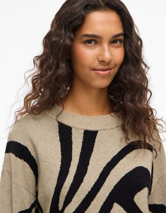 Pullover Vitif Knit von VILA in Natural Melange Black/Animal mit Jacquard-Muster, Halterneck und überschnittenen Schultern