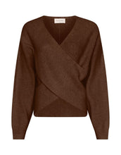 Laden Sie das Bild in den Galerie-Viewer, Unser Pullover Zinelle Hope von MSCH Copenhagen in Slate Black Melange – brauner Rippstrick-Wickelpullover mit überschnittenen Schultern und lockeren Ärmeln.
