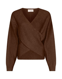 Unser Pullover Zinelle Hope von MSCH Copenhagen in Slate Black Melange – brauner Rippstrick-Wickelpullover mit überschnittenen Schultern und lockeren Ärmeln.