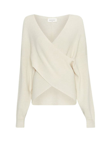 Zinelle Rachelle Pullover Fog Melange von MSCH Copenhagen – eleganter Wickelpullover mit Half-Cardigan-Strick, schmeichelnde Passform, weiches Material.
