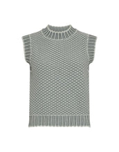 Laden Sie das Bild in den Galerie-Viewer, MSCH Copenhagen Pullunder Pillar Bok Choy Laurel Wreath in Grüntönen aus weichem Strickmaterial.
