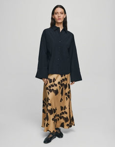 Clarette Rock Irida von MSCH Copenhagen in Iced Coffee Leo – fließender Maxirock mit Leopardenmuster, elastischem Bund und weichem Viskosemix. Stylisch, bequem und vielseitig kombinierbar.