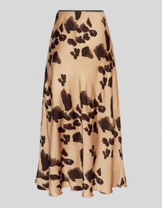 Clarette Rock Irida von MSCH Copenhagen in Iced Coffee Leo – fließender Maxirock mit Leopardenmuster, elastischem Bund und weichem Viskosemix. Stylisch, bequem und vielseitig kombinierbar.
