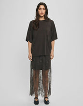 Laden Sie das Bild in den Galerie-Viewer, MSCH Copenhagen Dusty HW Rock Delicioso aus transparenter Spitze mit Maxilänge und elastischem Bund
