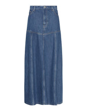 Laden Sie das Bild in den Galerie-Viewer, MSCH Copenhagen Jeansrock Laurentine Rue HW in Mid Blue Wash – Maxirock aus TENCEL™“
